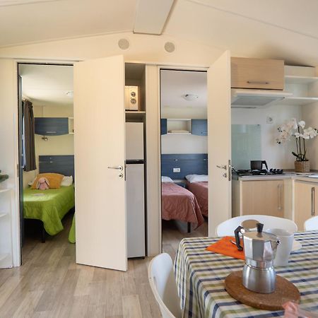 Sereno Camping Holiday Moniga del Garda Bagian luar foto