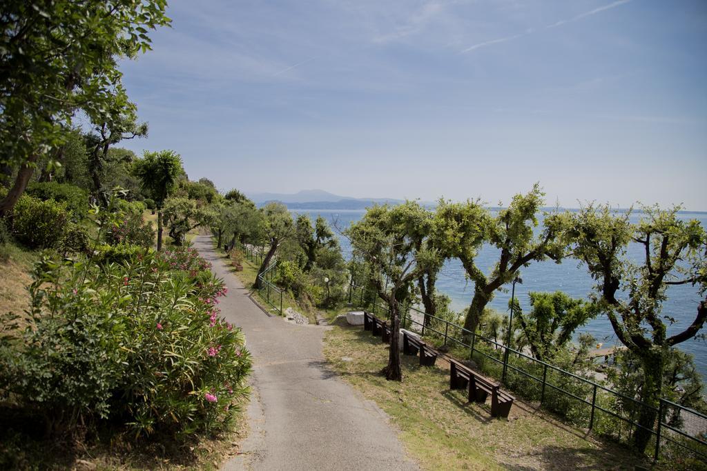 Sereno Camping Holiday Moniga del Garda Bagian luar foto