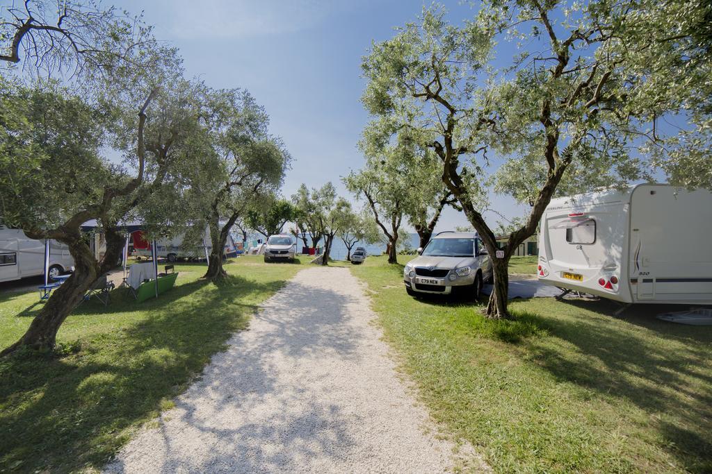 Sereno Camping Holiday Moniga del Garda Bagian luar foto