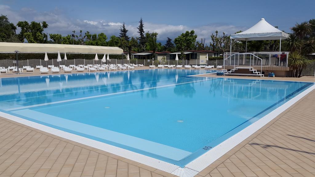 Sereno Camping Holiday Moniga del Garda Bagian luar foto