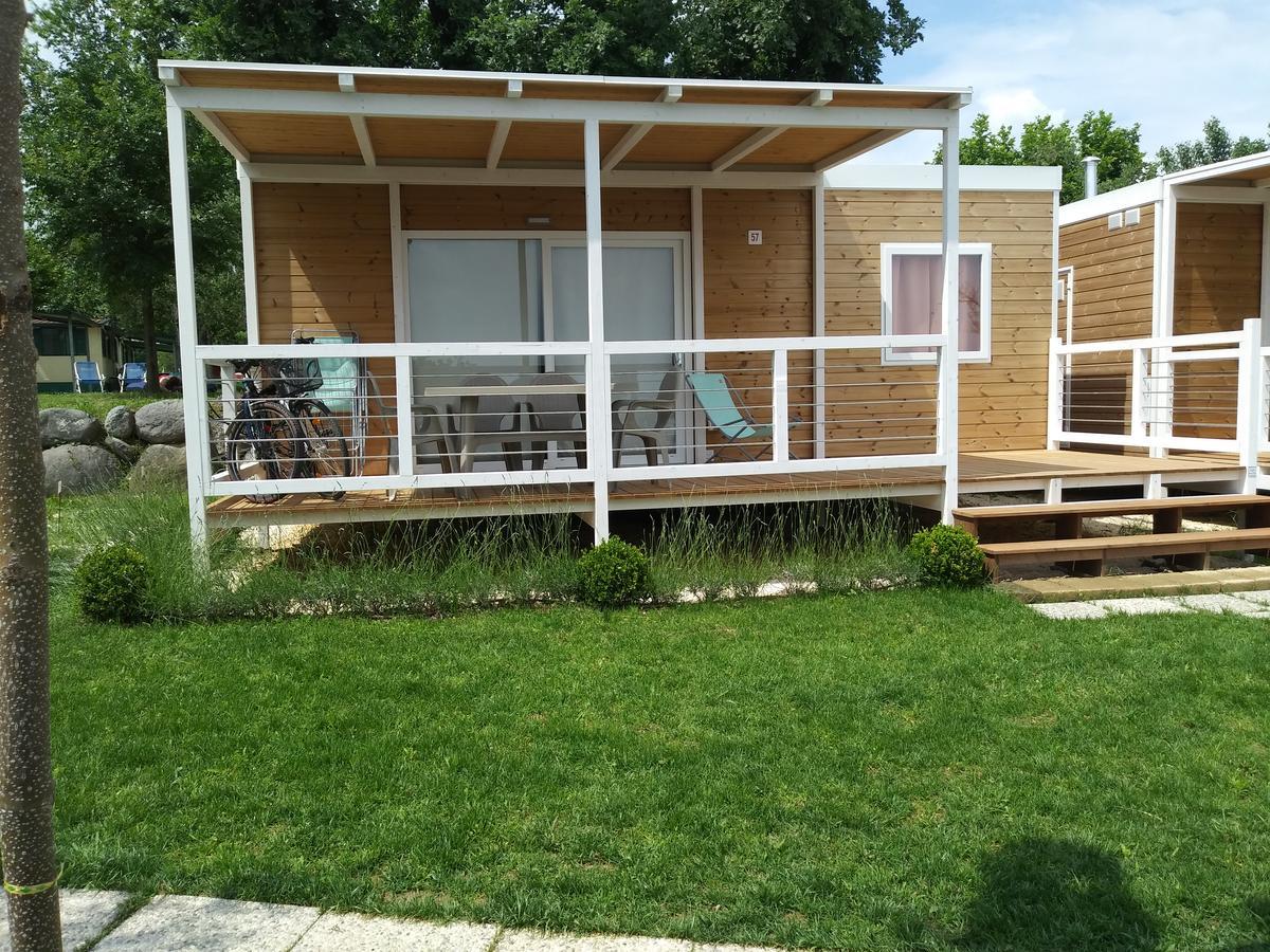 Sereno Camping Holiday Moniga del Garda Bagian luar foto